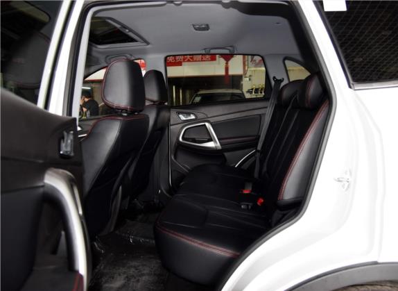 瑞虎5 2015款 2.0L CVT家尊版 车厢座椅   后排空间