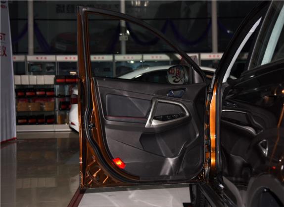 瑞虎5 2016款 2.0L 手动家悦版 车厢座椅   前门板