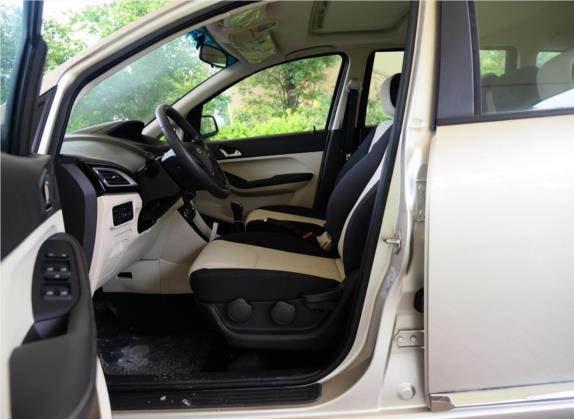 艾瑞泽M7 2015款 1.8L 手动宽悦版 232座 车厢座椅   前排空间