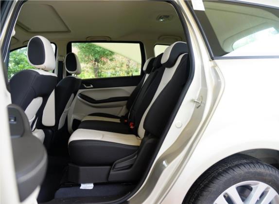 艾瑞泽M7 2015款 1.8L 手动宽悦版 232座 车厢座椅   后排空间
