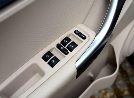 瑞虎3 2014款 1.6L CVT尊尚版 车厢座椅   门窗控制