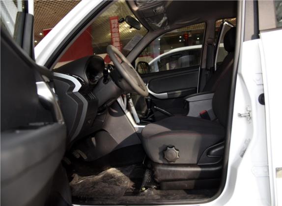 瑞虎3 2014款 魔力版 1.6L 手动风尚版 车厢座椅   前排空间