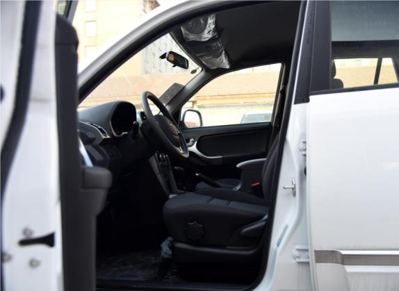 瑞虎3 2015款 1.6L CVT风尚运动版 车厢座椅   前排空间
