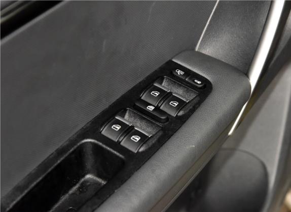 瑞虎3 2016款 1.6L CVT尊尚版 车厢座椅   门窗控制