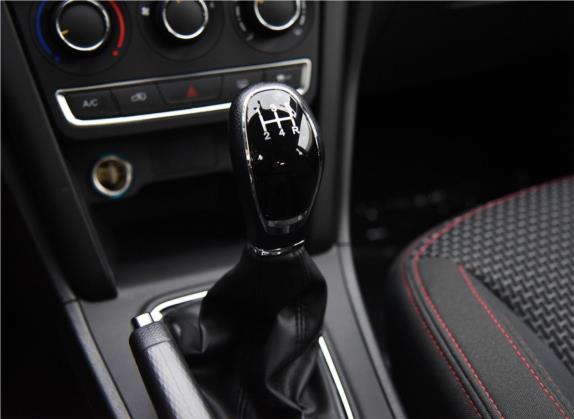 瑞虎3 2018款 经典版 1.6L 手动舒适型 中控类   挡把