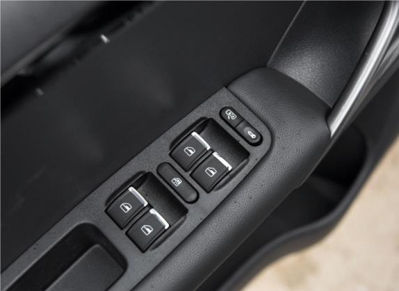 瑞虎3 2018款 经典版 1.6L 手动舒适型 车厢座椅   门窗控制
