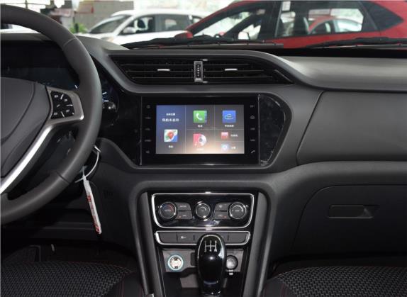 瑞虎3 2018款 经典版 1.6L 手动豪华型 中控类   中控台