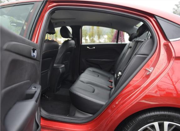 艾瑞泽5 2016款 1.5L 手动领臻版 车厢座椅   后排空间