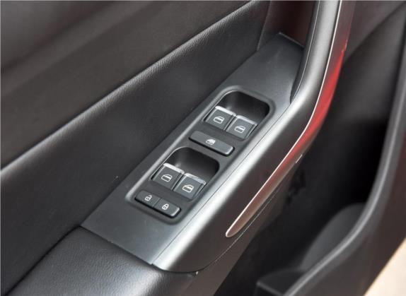 艾瑞泽5 2016款 1.5L 手动领潮版 车厢座椅   门窗控制