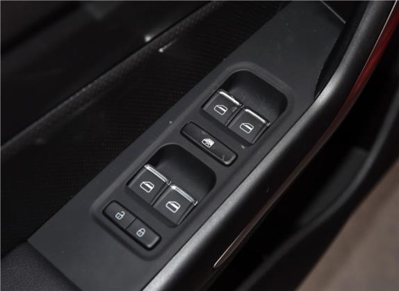 艾瑞泽5 2017款 1.5L 手动精英版 车厢座椅   门窗控制