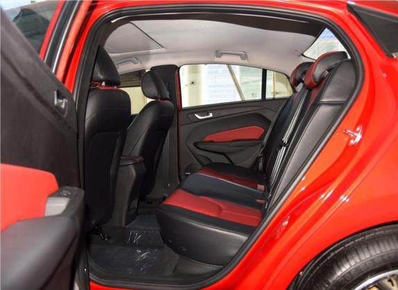 艾瑞泽5 2017款 1.5L 手动豪华版 车厢座椅   后排空间