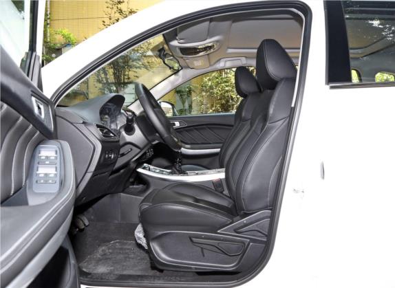 瑞虎7 2019款 7i 1.5T 手动智领版 国VI 车厢座椅   前排空间
