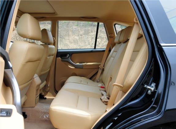 瑞虎 2011款 精英版 1.6L 手动豪华型DVVT 车厢座椅   后排空间