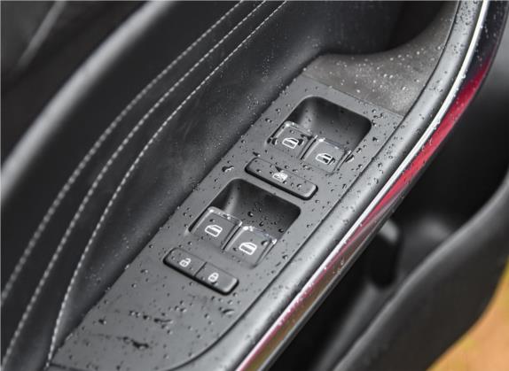 瑞虎3x 2021款 PLUS 1.5L CVT尽兴松子版 车厢座椅   门窗控制