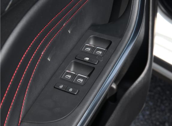 瑞虎3x 2021款 钻石版 1.5L CVT 3克拉II型 车厢座椅   门窗控制