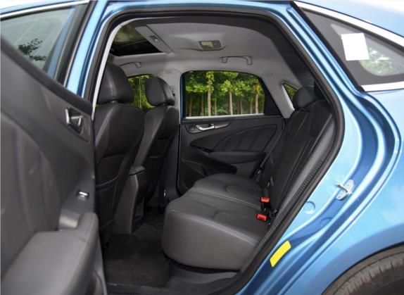 艾瑞泽7e 2016款 1.6L e致享版 车厢座椅   后排空间