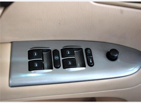 奇瑞A5 2007款 1.8L 手动豪华型 车厢座椅   门窗控制