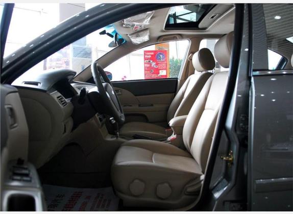 奇瑞A5 2007款 2.0L 自动豪华型 车厢座椅   前排空间