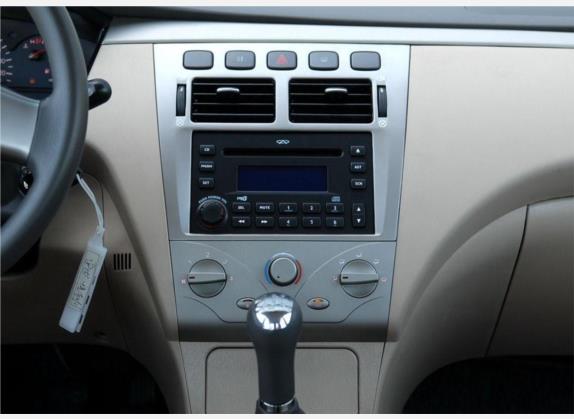 奇瑞A5 2009款 1.5L 精英版 中控类   中控台