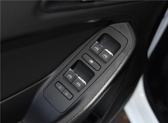 瑞虎5x 2019款 1.5L 手动智趣版 车厢座椅   门窗控制