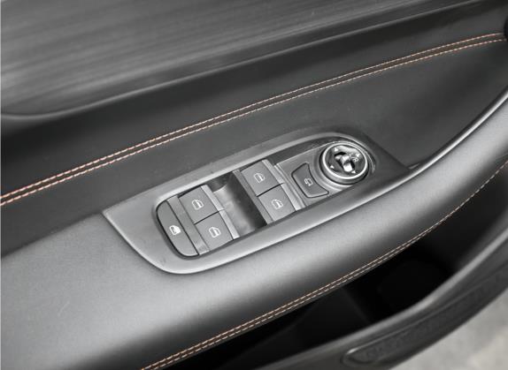 瑞虎5x 2020款 1.5L CVT新享版 车厢座椅   门窗控制