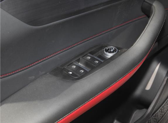 瑞虎5x 2022款 超级英雄版 1.5L CVT豪华型 车厢座椅   门窗控制
