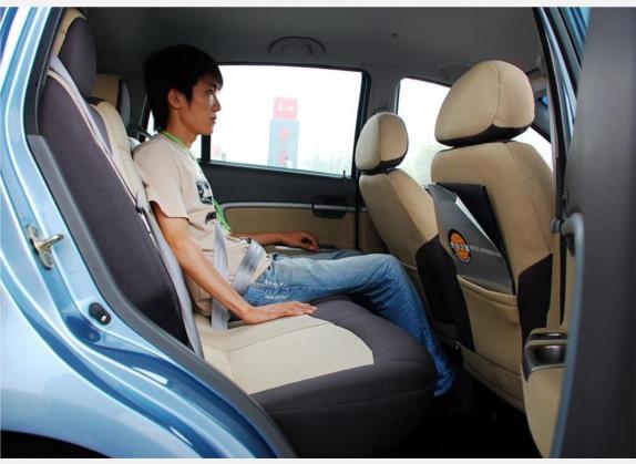 奇瑞A1 2007款 1.3L 手动豪华型 车厢座椅   后排空间