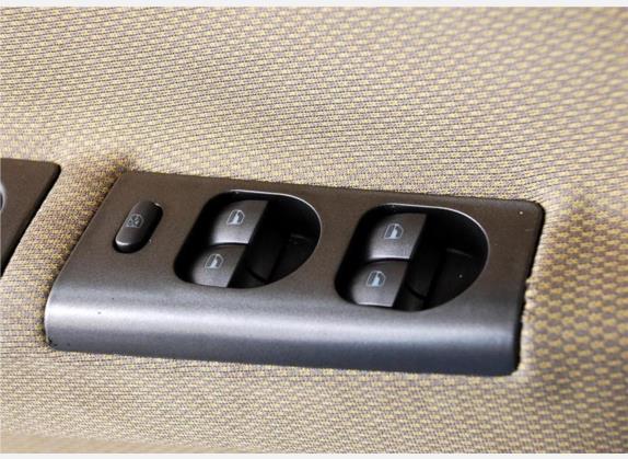 奇瑞A1 2007款 1.3L 手动豪华型 车厢座椅   门窗控制
