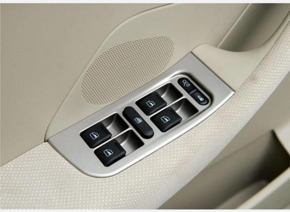 奇瑞A3 2008款 三厢 1.6L 手动标准型 车厢座椅   门窗控制