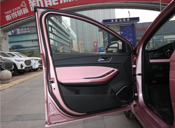 艾瑞泽5 PLUS 2021款 小泽 1.5T CVT艾粉版 车厢座椅   前门板
