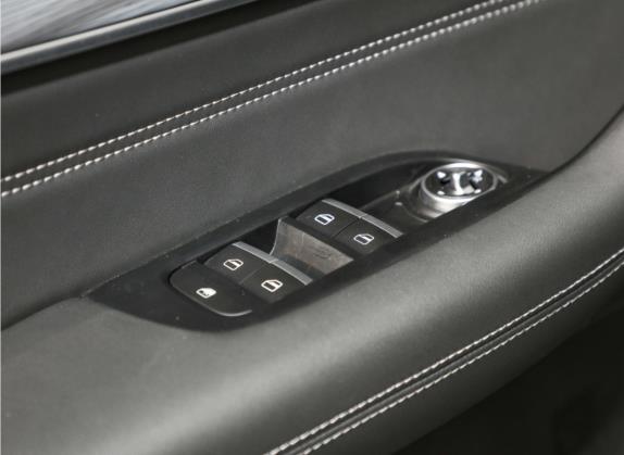 瑞虎8 PLUS鲲鹏e+ 2022款 PHEV 1.5T都市e+ 车厢座椅   门窗控制