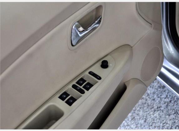风云2 2010款 掀背 1.5L 尊贵型 车厢座椅   门窗控制