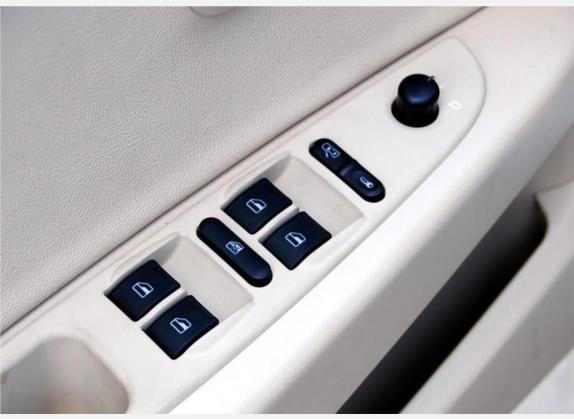 风云2 2010款 掀背 1.5L 豪华型 车厢座椅   门窗控制