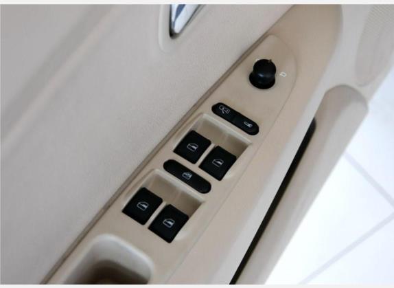 风云2 2010款 两厢 1.5L 豪华型 车厢座椅   门窗控制
