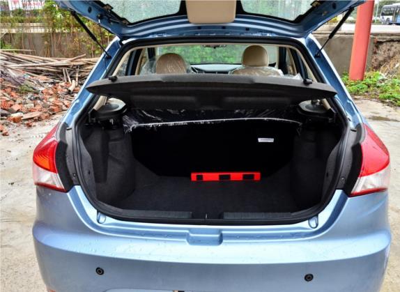 风云2 2013款 掀背 1.5L 手动锐意版 车厢座椅   后备厢