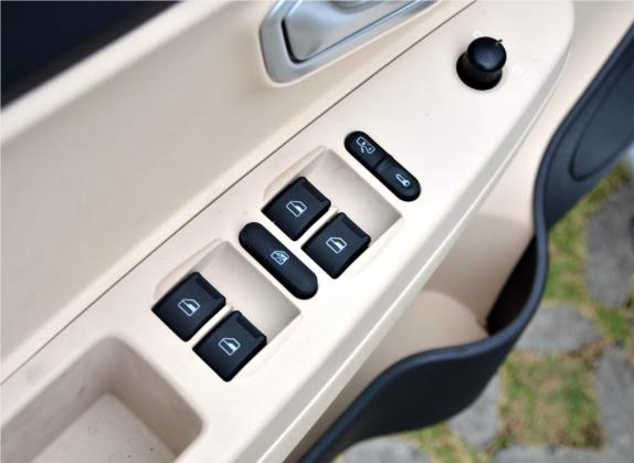 风云2 2013款 掀背 1.5L 手动畅意版 车厢座椅   门窗控制