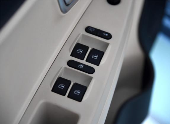 风云2 2015款 1.5L 手动新锐版 车厢座椅   门窗控制