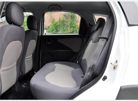 奇瑞X1 2010款 1.3L AMT豪华型 车厢座椅   后排空间