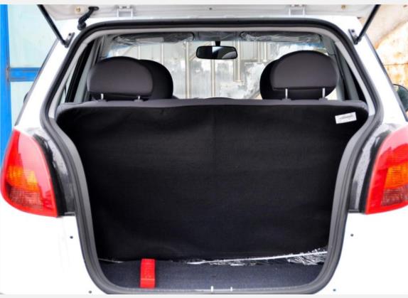 奇瑞X1 2010款 1.3L AMT豪华型 车厢座椅   后备厢