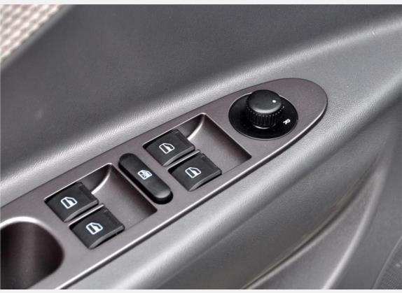 奇瑞X1 2010款 1.3L AMT豪华型 车厢座椅   门窗控制