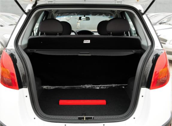 奇瑞X1 2012款 1.5L 手动舒享型 车厢座椅   后备厢