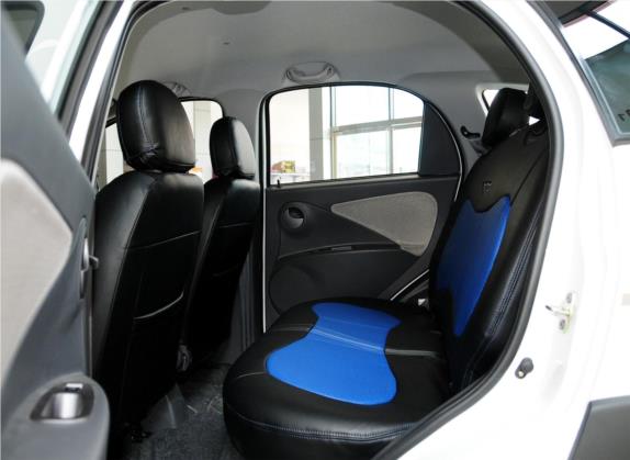 奇瑞X1 2012款 1.5L 手动运动型 车厢座椅   后排空间