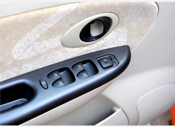 奇瑞QQ3 2007款 1.1L AMT舒适型 车厢座椅   门窗控制