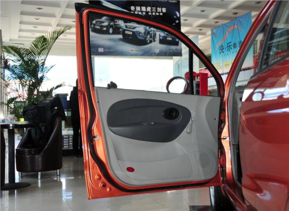 奇瑞QQ3 2011款 0.8L 手动冠军版 车厢座椅   前门板