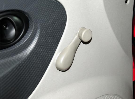 奇瑞QQ3 2012款 时尚版 1.0L 手动冠军型 车厢座椅   门窗控制