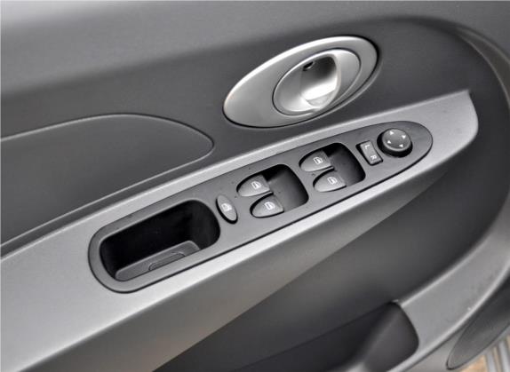 旗云1 2012款 1.0L 手动舒适型 车厢座椅   门窗控制