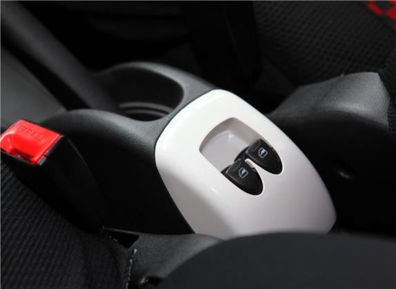 奇瑞eQ 2015款 豪华型 车厢座椅   门窗控制