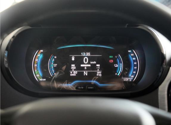 小蚂蚁 2022款 甜粉款 全糖版 磷酸铁锂 30kW 301km 中控类   仪表盘