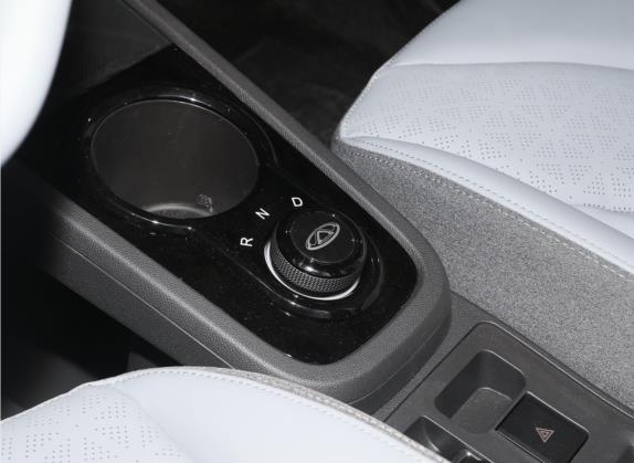 小蚂蚁 2022款 甜粉款 全糖版 磷酸铁锂 30kW 301km 中控类   挡把