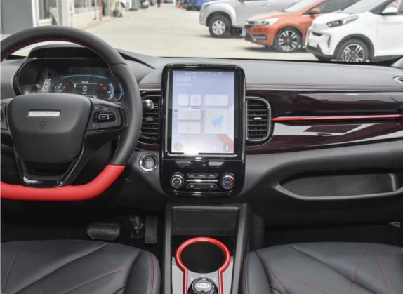 小蚂蚁 2022款 甜粉款 全糖版 三元锂 55kW 408km 中控类   中控台